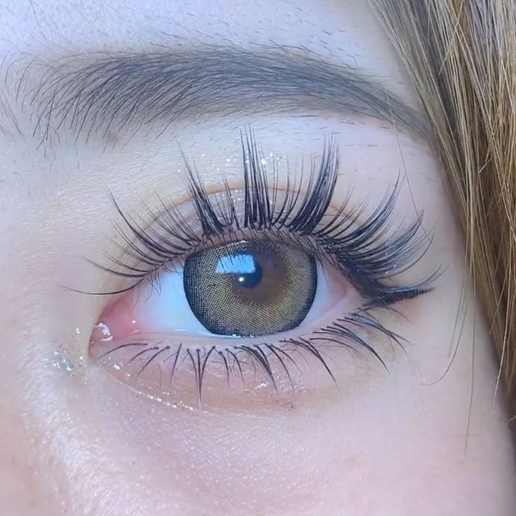 Làm sạch vùng mắt sau khi nối mi